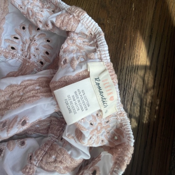 New Never Worn Summer Top Floral White & Light Pink - Picture 3 of 3